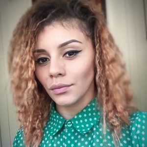 Meet your Posher, Elizabeth